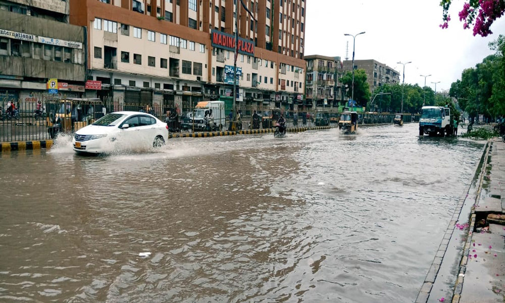 کراچی: وقفے وقفے سے بارش کا سلسلہ جاری