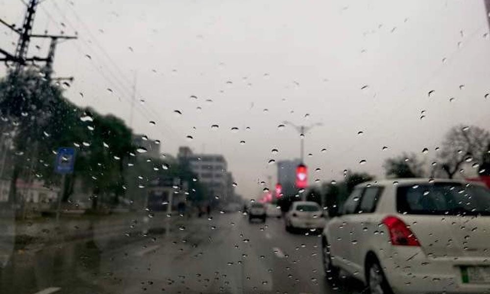 کراچی میں ہلکی اور تیز بارش سے موسم خوش گوار