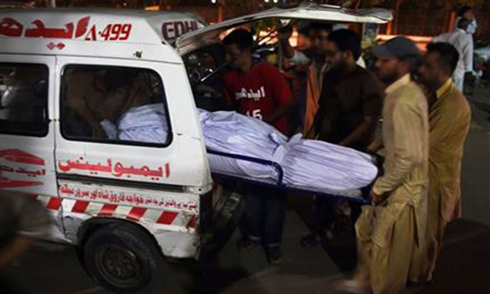 کراچی: خودکشی کرنے والی ماں اور بچوں کی لاشیں ورثاء کے حوالے