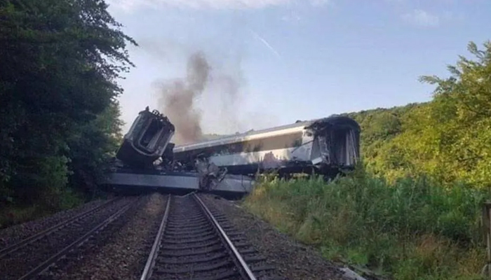 اسکاٹ لینڈ میں ٹرین حادثہ، متعدد افراد زخمی