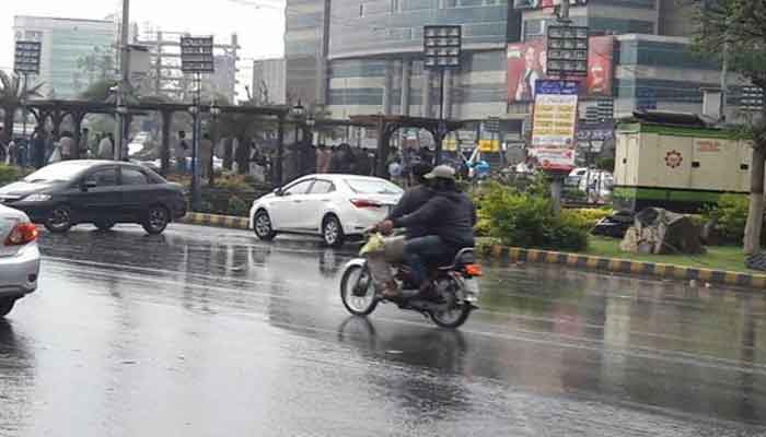 کراچی میں بوندا باندی اور ہلکی بارش کا امکان