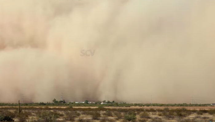 امریکا: ایریزونا میں مٹی کا طوفان اُمڈ آیا، لوگ خوفزدہ