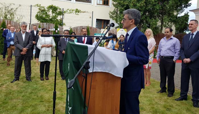 پولینڈ: سفارتخانہ پاکستان وارسا میں مینگو فیسٹیول کا انعقاد