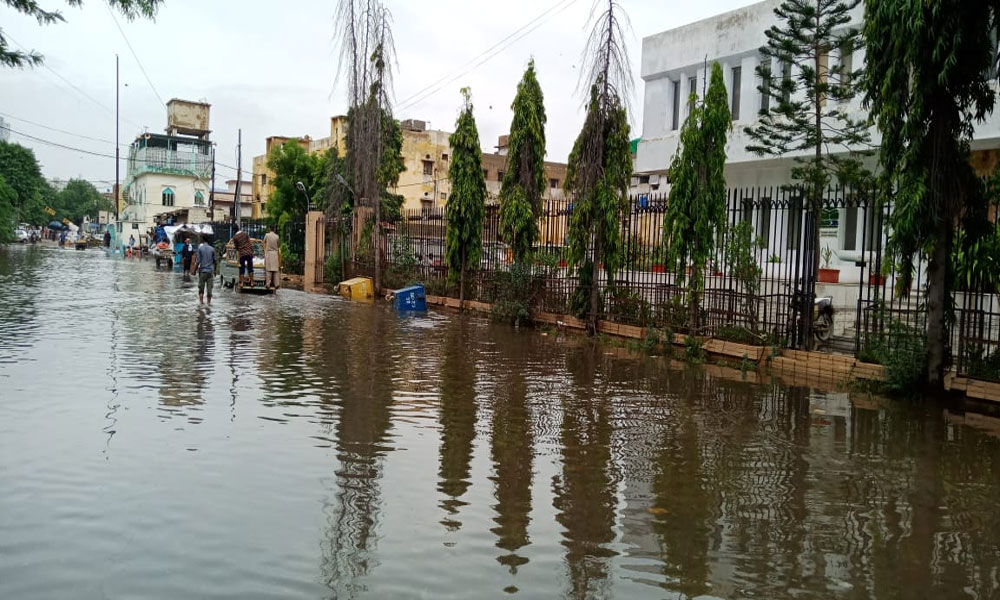Karachi: Dozens of areas still under water after rains