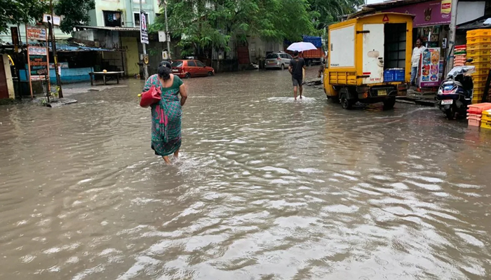 ممبئی :280ملی میٹر بارش کے بعد ہر طرف پانی ہی پانی