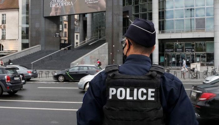 پیرس: چاقو حملے کے الزام میں 7 افراد زیرحراست