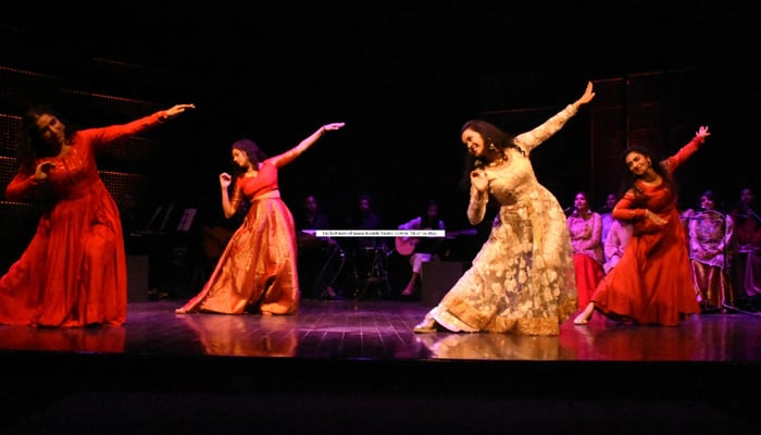 کراچی تھیٹر فیسٹیول 2020 کا دوسرا روز، ’لیڈیز ٹیلر‘ پیش 