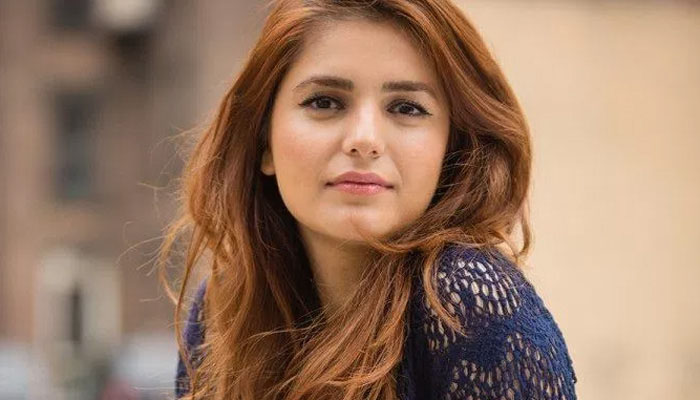 مومنہ مستحسن نے ’الف‘ کا گانا گنگناکر مداحوں کے دل جیت لیے
