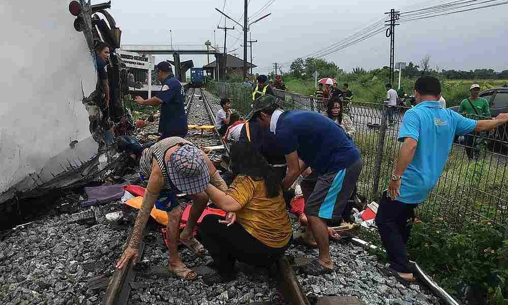 تھائی لینڈ: بس کی ٹرین سے ٹکر، 17 مسافر ہلاک