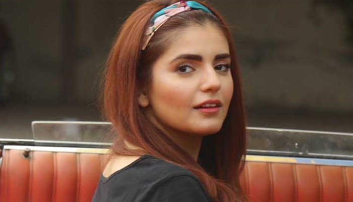اپنے احساسات کو نظر انداز نہ کریں، مومنہ مستحسن