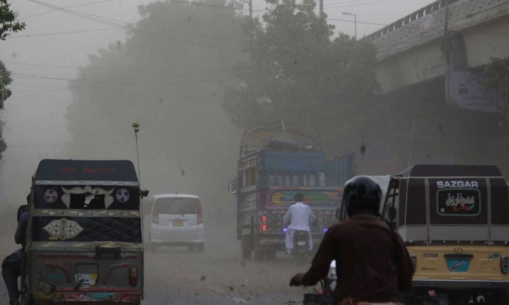 کراچی میں تیز، خشک صحرائی ہوائیں چلنے کا امکان