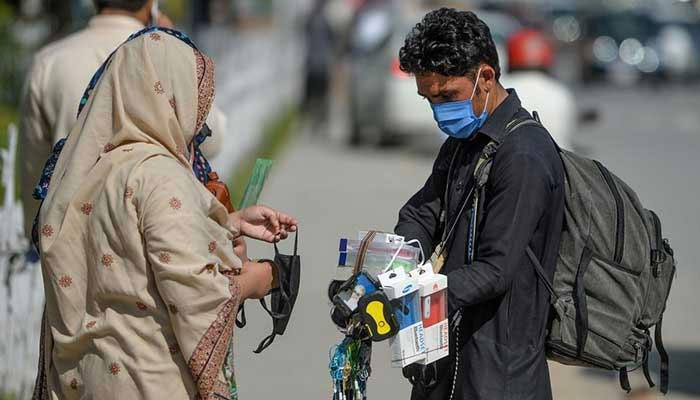 کراچی میں ماسک پہننا لازمی، خلاف ورزی پر 500 روپے جرمانہ ہوگا، کمشنر کراچی