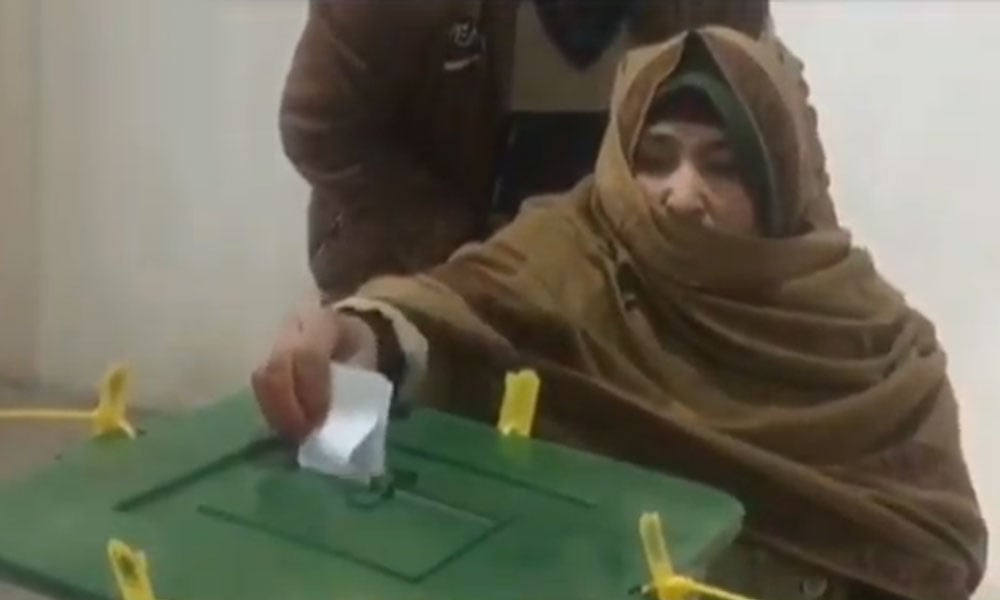 گلگت بلتستان: 23 نشستوں پر پولنگ جاری