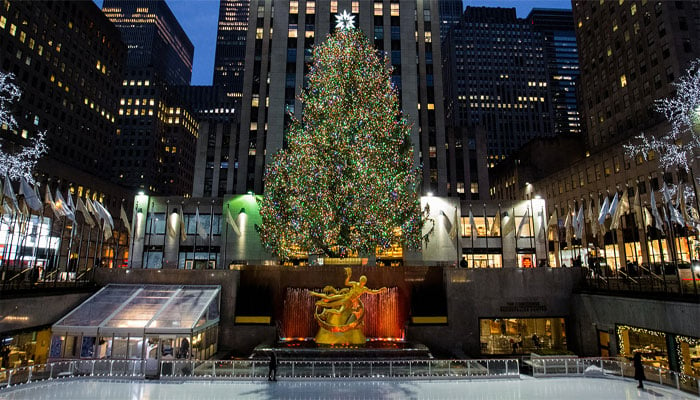 دنیا بھر میں کرسمس کی تیاریاں شروع، نیویارک کے راک فلیر پلازہ پر ٹری نصب 
