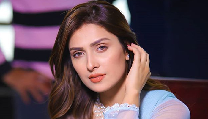 عائزہ خان کی عوام کو فیس ماسک پہننے کی تلقین