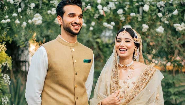 زینب عباس نے شادی کی سالگرہ پر یادیں تازہ کردیں