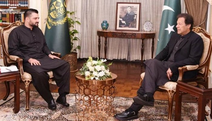 عمران خان اور حمزہ علی عباسی کی ملاقات ٹوئٹر پر ٹاپ ٹرینڈ