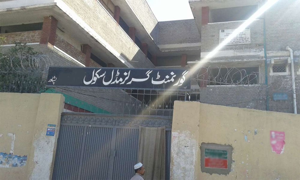 پشاور: غیر حاضری پر 80 خواتین اساتذہ کو شوکاز جاری