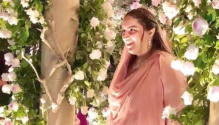 بختاور نے محمود کو منگنی پہنانے کی ویڈیو شیئر کردی