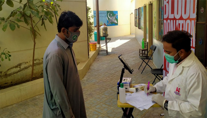 ملکر ڈاٹ کام، انڈس اسپتال اور دیگر کی ریہڑی گوٹھ میں عطیات خون جمع کرنے کی مہم