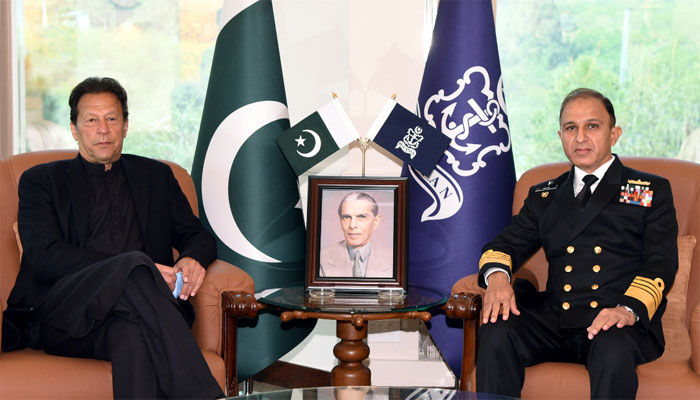وزیراعظم عمران خان کا دورہ نیول ہیڈکوارٹرز، آپریشنل تیاریوں پر اظہار اطمینان