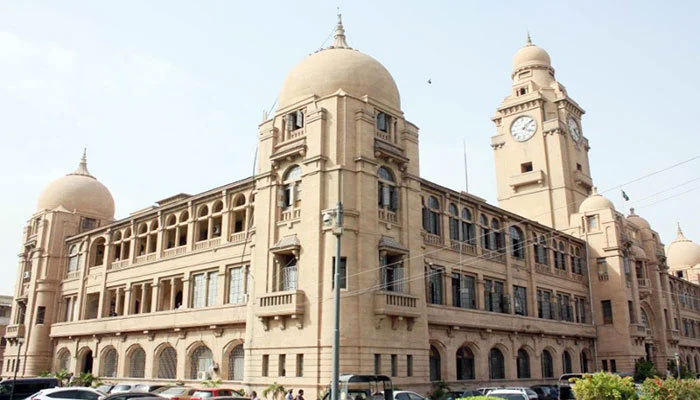 بلدیہ عظمی کراچی کی 15 سرکاری گاڑیاں سابق افسران لےاڑے