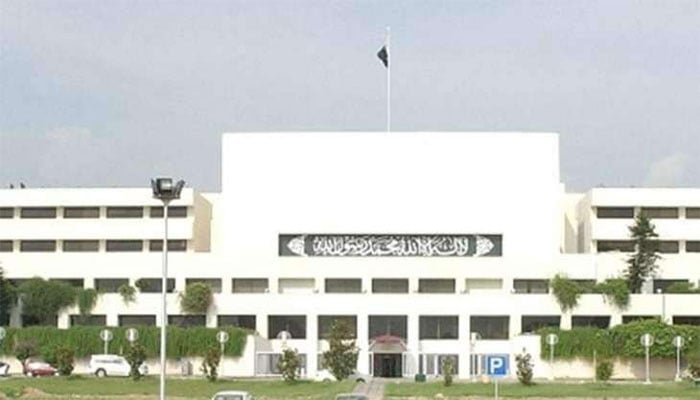 قومی اسمبلی سیکرٹریٹ نے ن لیگ کے 2ارکان اسمبلی کو استعفوں کی تصدیق کے لیے طلب کر لیا