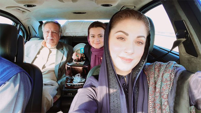 موٹروے پر پولیس اہلکار نے مریم نواز کے ساتھ سیلفی بھی لی