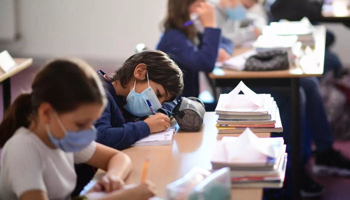  4 جنوری سے تمام اسکول نہیں کھلیں گے، برطانوی وزیر تعلیم کا اعلان