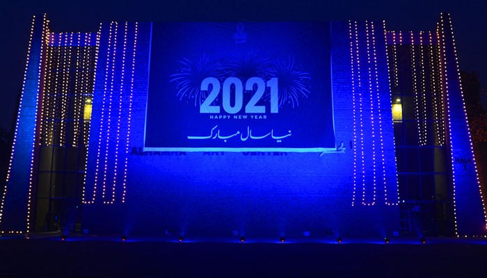 نئی امیدوں کے ساتھ 2021 کا آغاز ہوگیا