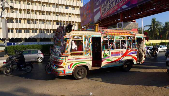 کراچی میں منی بس روٹ پرمٹ پر پابندی ختم، پبلک ٹرانسپورٹ مسئلہ حل ہونے کا امکان