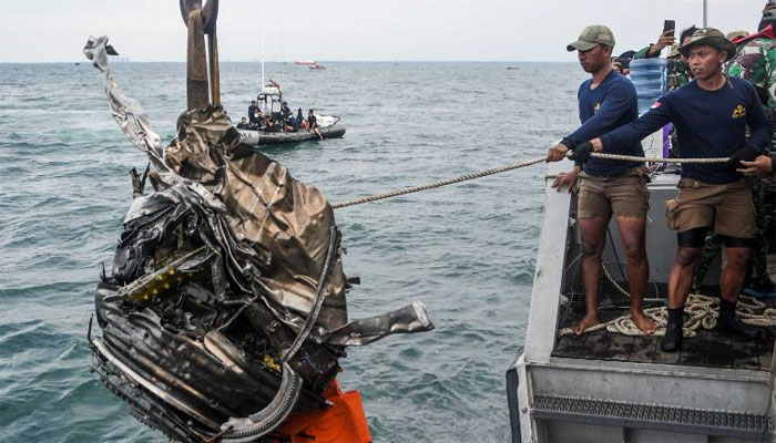 انڈونشیا: سمندر میں گرکر تباہ ہونے والے طیارے کا بلیک باکس مل گیا