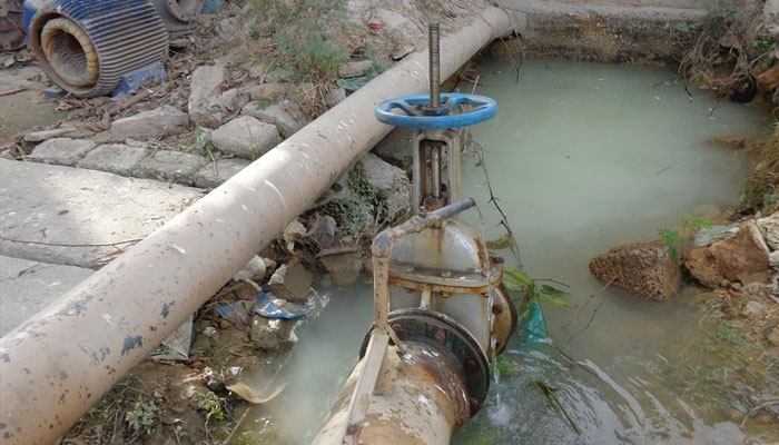 دھابیجی، 4 دن میں دوسری بار پھٹنے والی پانی کی لائن کی مرمت شروع