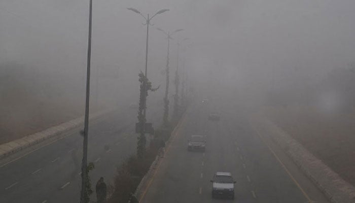 شدید دھند کے باعث موٹروے ایم 3 لاہور سے درخانہ تک بند