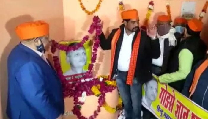 ہندو مہاسبا نے گاندھی کو دھوکے باز اور قاتل نتھو رام کو ہیرو قرار دیدیا