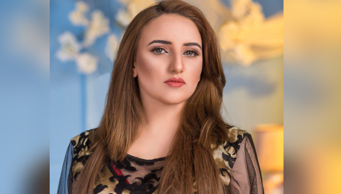 مفتی قوی نے مجھےفزیکل ہراساں کیا توانہیں جوتوں سے مارا، حریم شاہ