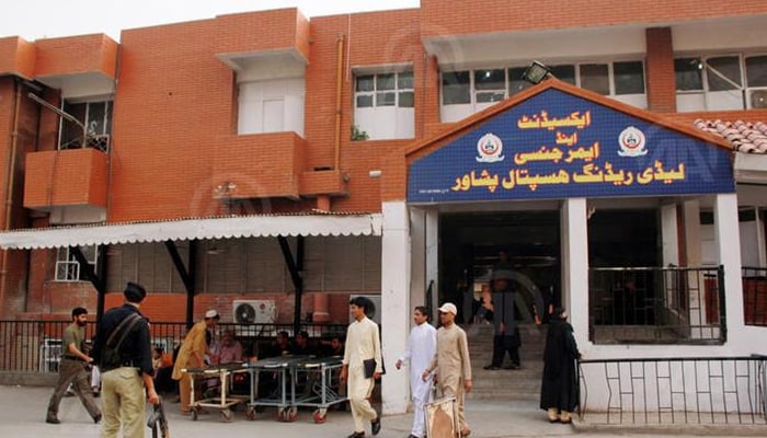 پشاور، لیڈی ریڈنگ اسپتال میں کوروناویکسینیشن سنٹر قائم
