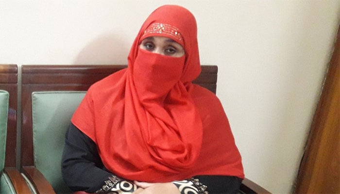 شہباز شریف کی پیشی، نون لیگی خاتون MPA اور پولیس میں تلخ کلامی