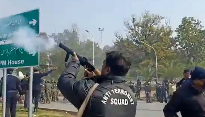 اسلام آباد: گزشتہ روز ہوئی شیلنگ سے متاثر پولیس اہلکار جاں بحق