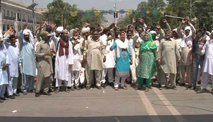 لاہور، اسکول کی اراضی پر قبضے کیخلاف احتجاج