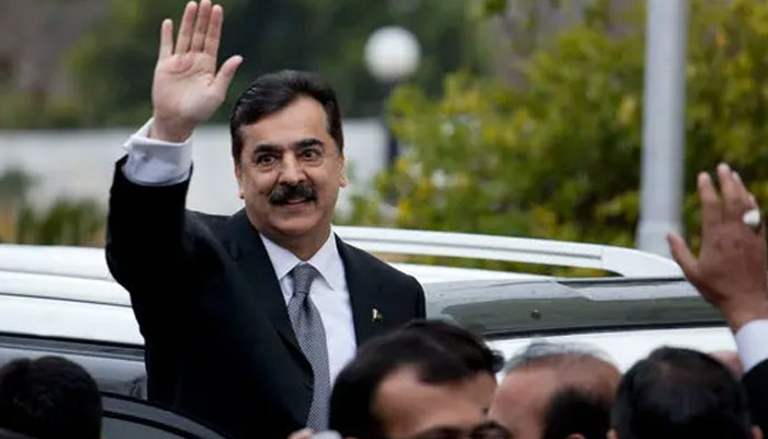 سینیٹ الیکشن :PDM کے متفقہ امیدوار یوسف رضا گیلانی نے کاغذات جمع کرادیئے