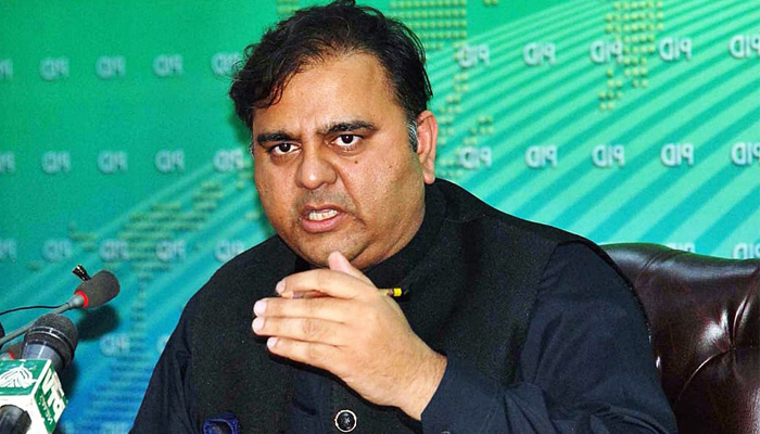 صارفین سے بجلی کی آدھی قیمت لے رہے ہیں، فواد چوہدری کا انکشاف