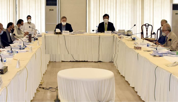 جاوید عباسی کا لسٹڈ کمپنیز سے متعلق بل، وزارت خزانہ کی مخالفت
