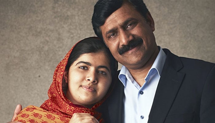 ملالہ کے والد اسکیچ بنانے والے نوجوان کے معترف
