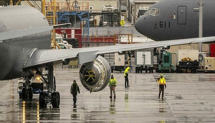 ماسکو: خرابی کے سبب بوئنگ 777 کی ہنگامی لینڈنگ