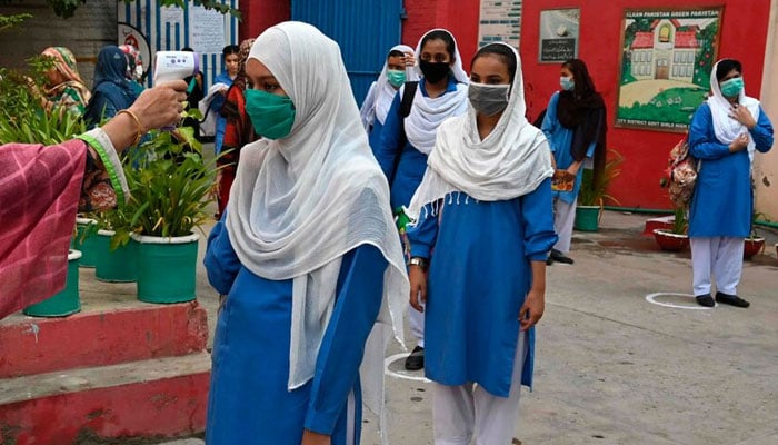 پنجاب کے7 شہروں میں 50 فیصد طلبہ کی پابندی برقرار