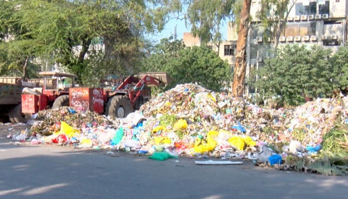 لاہور میں صفائی کی صورتحال: ایل ڈبلیو ایم سی کے تین ممبران نے استعفی دیدیا