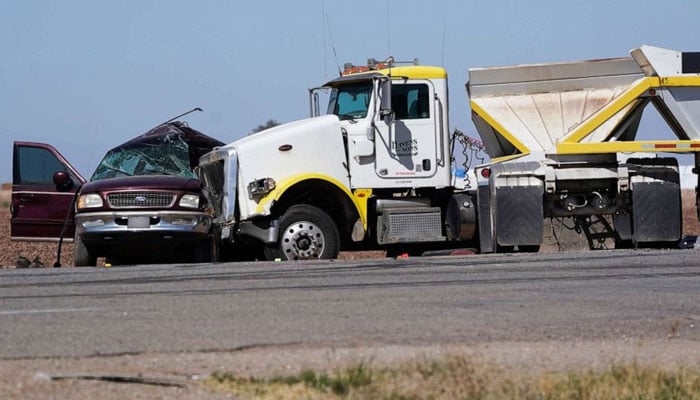 کیلیفورنیا: ٹریفک حادثے میں 15 افراد ہلاک