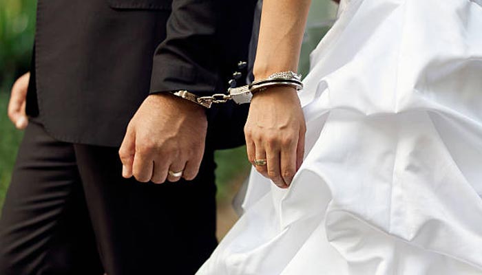 کورونا ایس او پیز کی خلاف ورزی، فارم ہاؤس میں شادی کے شرکا دُلہا سمیت گرفتار