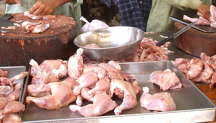 ایک ہفتے میں مرغی 13 روپے فی کلو مہنگی